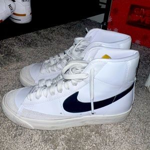 COPY - Nike Women’s Blazer Mid 77